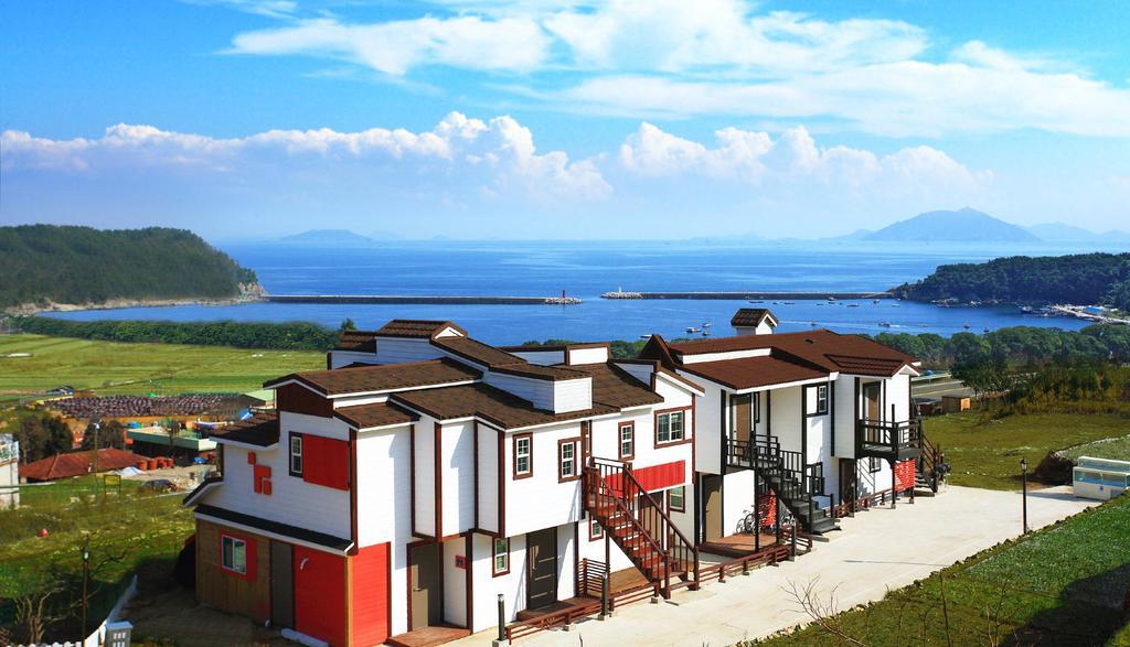 Bluesean Pension Namhae Buitenkant foto